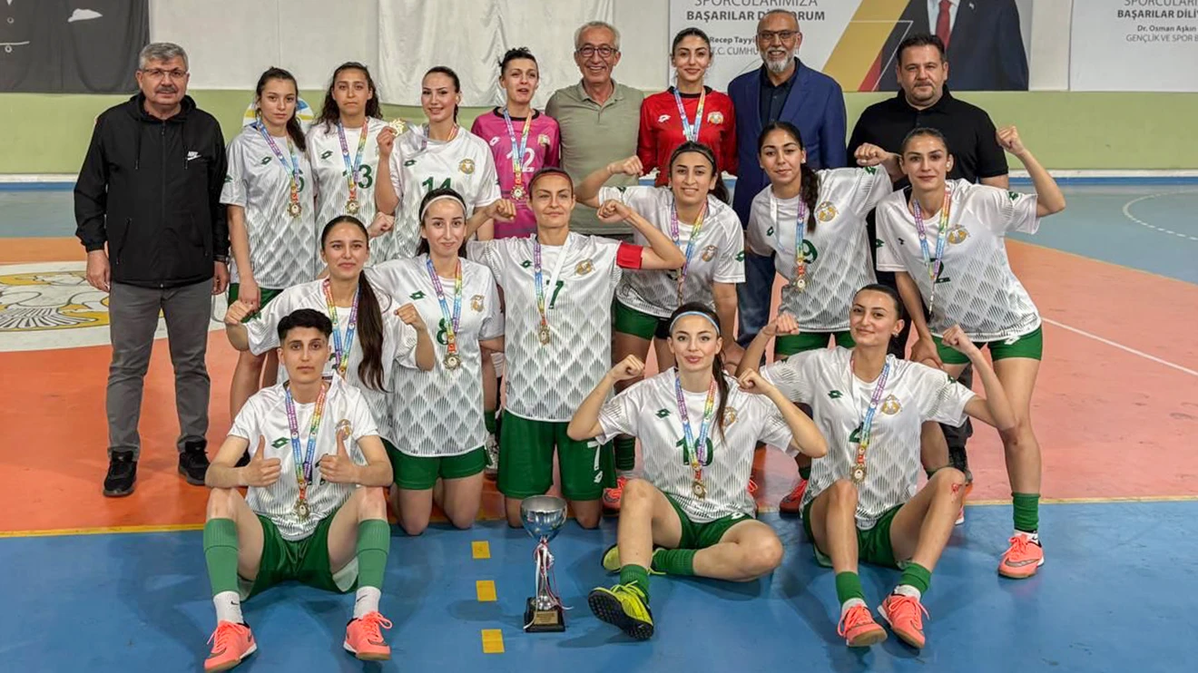 Selçuk Üniversitesi Kadın Futsal Takımı, Bölgesel Lig’de şampiyon oldu
